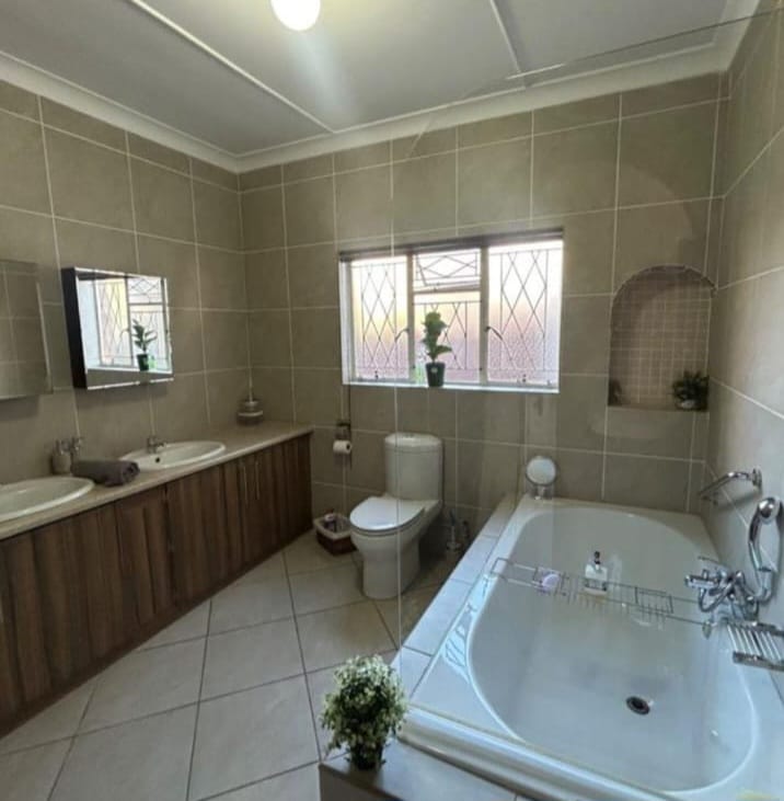 4 Bedroom Property for Sale in Hillcrest Northern Cape